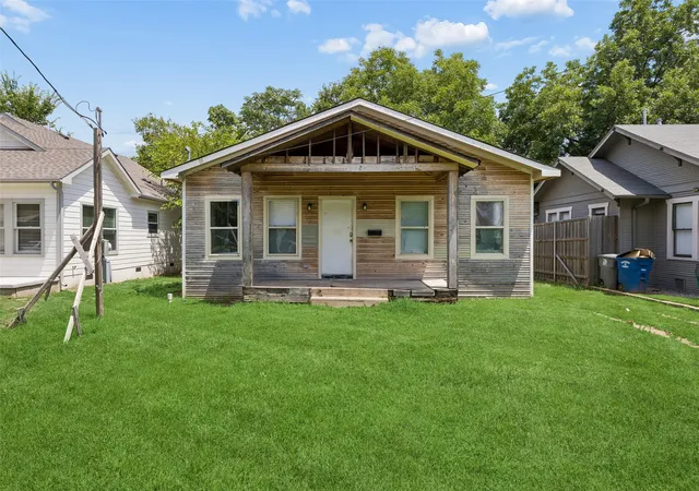 Photo 1 of Single family home for sale at 2830 Tanner St, Dallas, TX 75215 | MLS# 21300127 | Listing updated on 2026-08-19