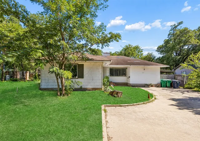 Photo 1 of Single family home for sale at 1815 W Oak St, Denton, TX 76201 | MLS# 21303174 | Listing updated on 2026-08-22