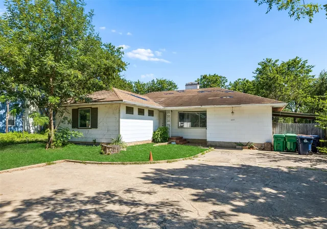 Photo 2 of Single family home for sale at 1815 W Oak St, Denton, TX 76201 | MLS# 21303174 | Listing updated on 2026-08-22