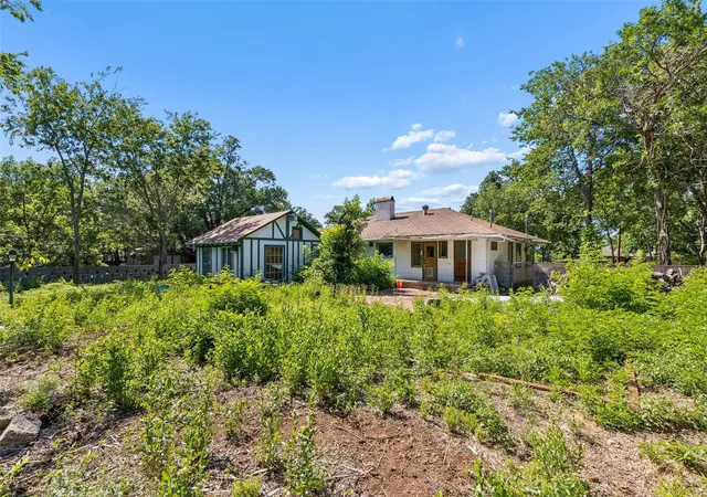 Photo 3 of Single family home for sale at 1815 W Oak St, Denton, TX 76201 | MLS# 21303174 | Listing updated on 2026-08-22