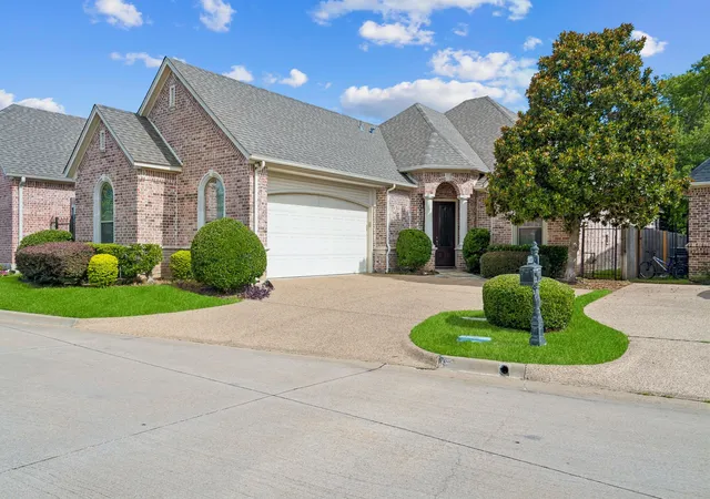 Photo 2 of Sale Pending at 3803 Park Flower Ct, Arlington, TX 76017 | MLS# 21299036 | Listing updated on 2026-08-25