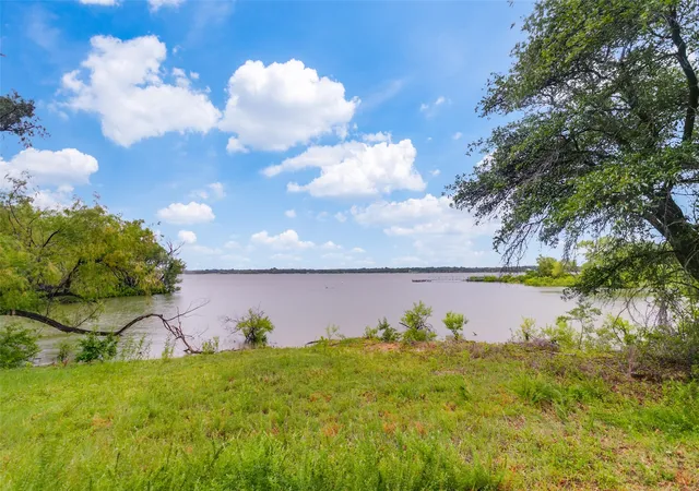 Homes for sale in Highland Village, TX | 233 Lakeland Dr, Highland Village, TX 75077 | MLS# 21276483