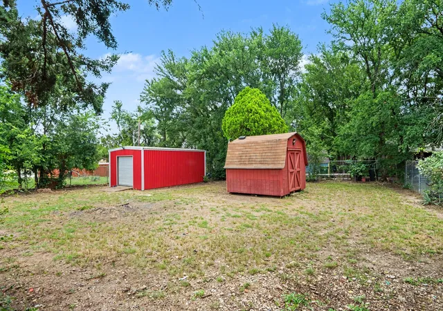 Photo 3 of Single family home for sale at 217 Kingswood Rd, Willow Park, TX 76087 | MLS# 21306436 | Listing updated on 2026-08-27
