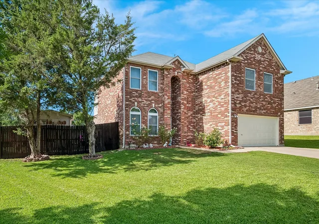 3rd image of 1141 Timberlake Ln, Lewisville, TX 75067 | MLS# 21304417