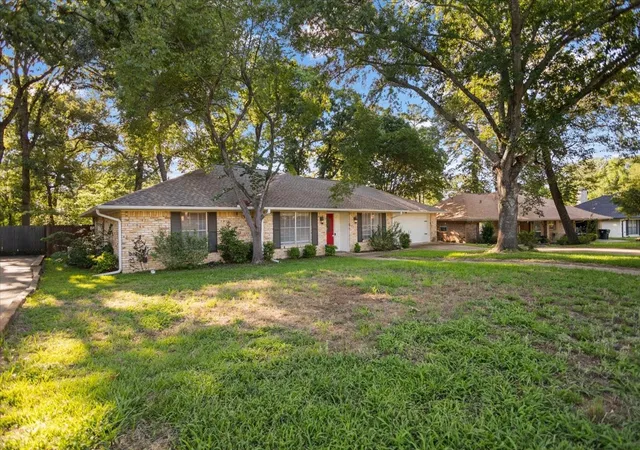 Photo 2 of Single family home for sale at 4435 Dundee Dr, Tyler, TX 75703 | MLS# 21307188 | Listing updated on 2026-07-17