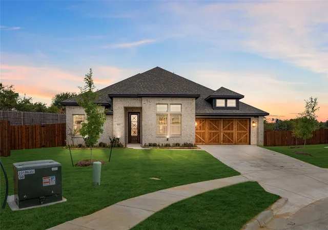 Photo 2 of Sale Pending at 1044 Quincy Dr, Red Oak, TX 75154 | MLS# 21307216 | Listing updated on 2026-09-29