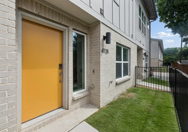 Photo 2 of Townhouse for sale at 4728 Asher Pl, Dallas, TX 75204 | MLS# 21300837 | Listing updated on 2026-07-26