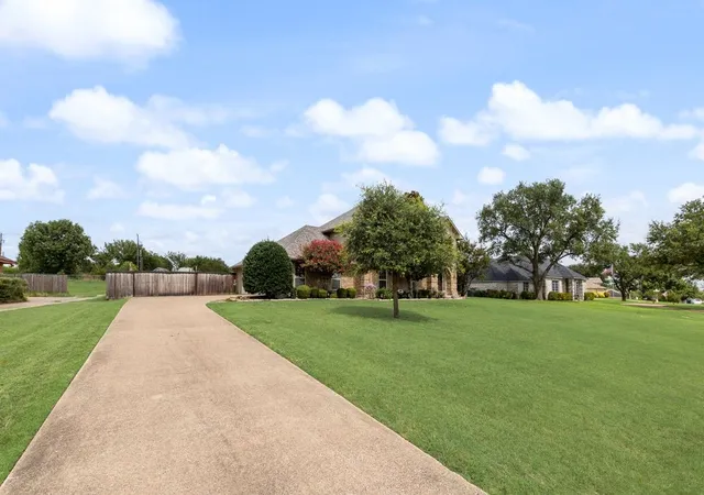 Photo 2 of Single family home for sale at 912 Summer Hill Ln, Red Oak, TX 75154 | MLS# 21307249 | Listing updated on 2026-08-28