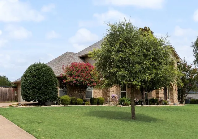 Photo 3 of Single family home for sale at 912 Summer Hill Ln, Red Oak, TX 75154 | MLS# 21307249 | Listing updated on 2026-08-28