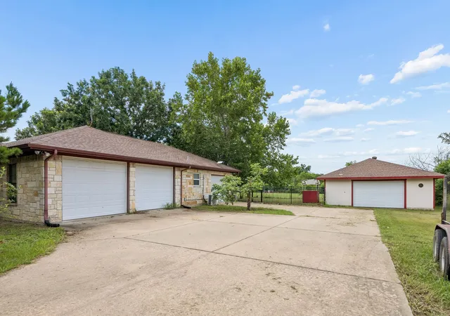 Photo 3 of Single family home for sale at 5291 Pecan Pl Dr, Mc Kinney, TX 75071 | MLS# 21179951 | Listing updated on 2026-08-28