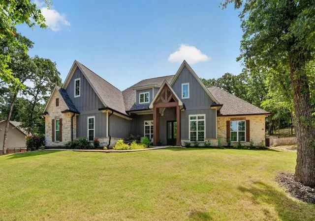 Photo 1 of Single family home for sale at 125 Oakbend Trl, Mabank, TX 75147 | MLS# 21307355 | Listing updated on 2026-09-26