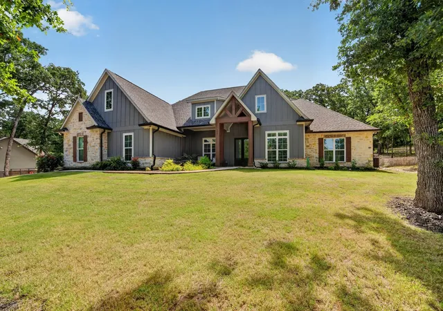 Photo 2 of Single family home for sale at 125 Oakbend Trl, Mabank, TX 75147 | MLS# 21307355 | Listing updated on 2026-09-26