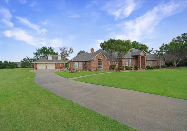 Photo 2 of Single family home for sale at 2152 Chisholm Trl, Rockwall, TX 75032 | MLS# 21303540 | Listing updated on 2026-08-31