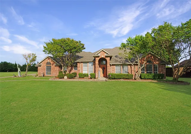 Photo 3 of Single family home for sale at 2152 Chisholm Trl, Rockwall, TX 75032 | MLS# 21303540 | Listing updated on 2026-08-31