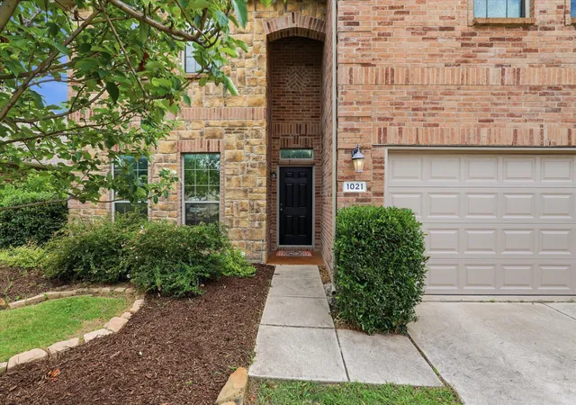 Photo 3 of Single family home for sale at 1021 English Ivy Dr, Prosper, TX 75078 | MLS# 21303952 | Listing updated on 2026-07-16