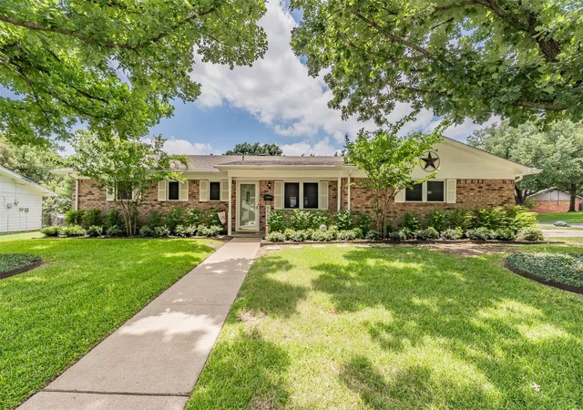 Photo 1 of Sale Pending at 553 Nw Janie Ln, Burleson, TX 76028 | MLS# 21306893 | Listing updated on 2026-08-22