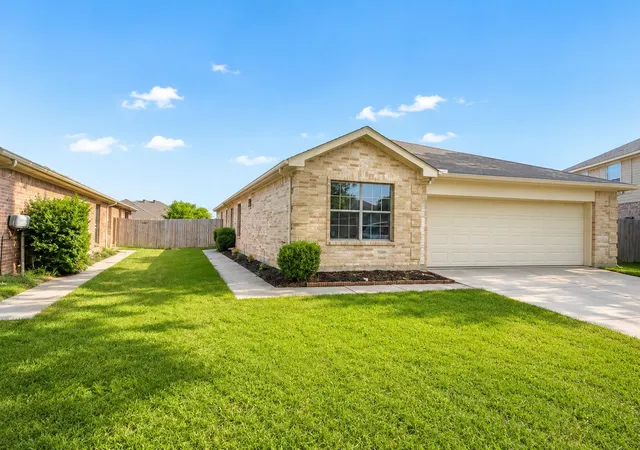 Homes for sale in Crowley, TX | 1249 Cottonwood Dr, Crowley, TX 76036 | MLS# 21307358