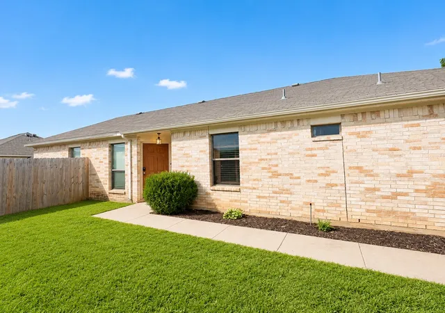 Homes for sale in Crowley, TX | 1249 Cottonwood Dr, Crowley, TX 76036 | MLS# 21307358
