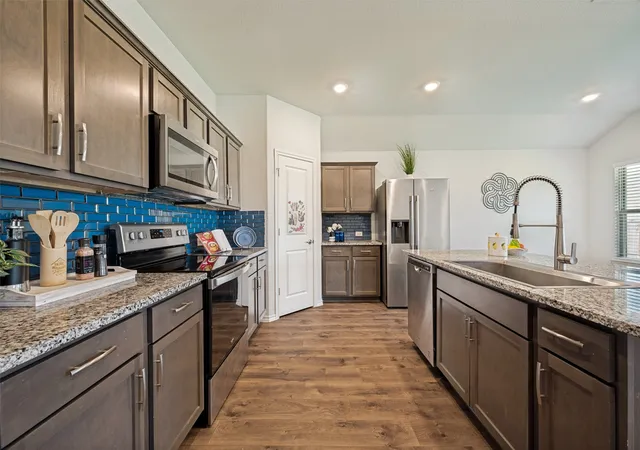 Photo 4 of Single family home for sale at 905 English Dr, Aubrey, TX 76227 | MLS# 21307440 | Listing updated on 2026-09-01