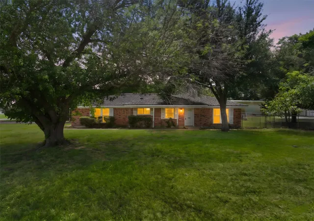 1st image of 516 Willow Park Dr, Willow Park, TX 76087 | MLS# 21305400
