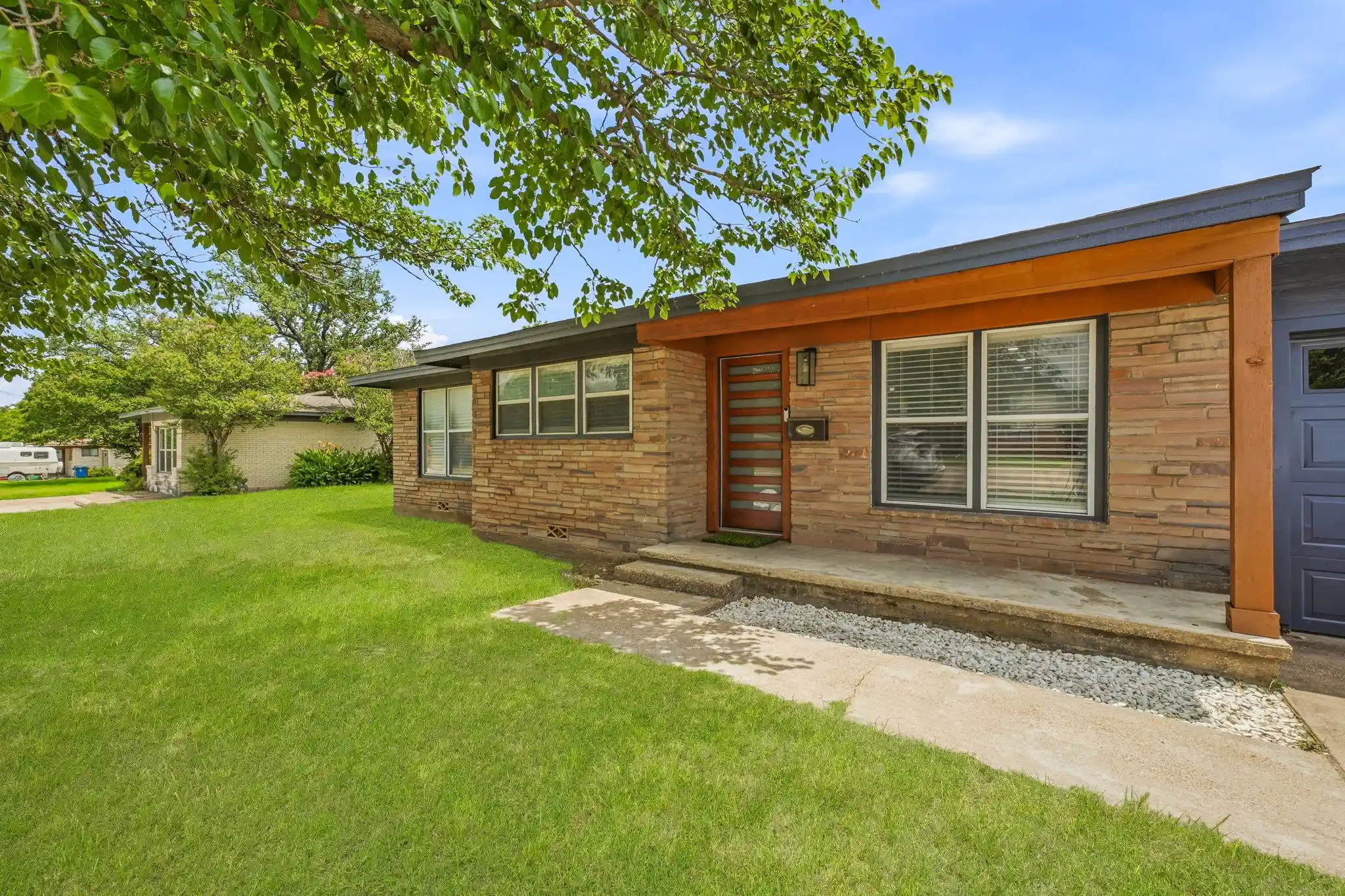 Single family home for sale at 613 Crestview Dr, Granbury, TX 76048 | MLS# 21307061