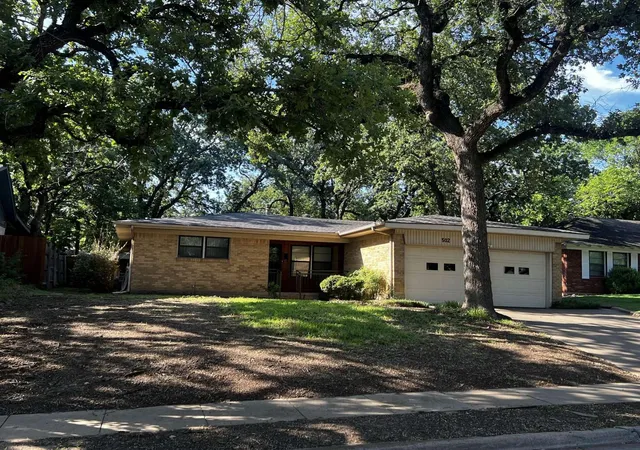 Photo 1 of Sale Pending at 502 Lakeside Dr, Irving, TX 75062 | MLS# 21307519 | Listing updated on 2026-08-04