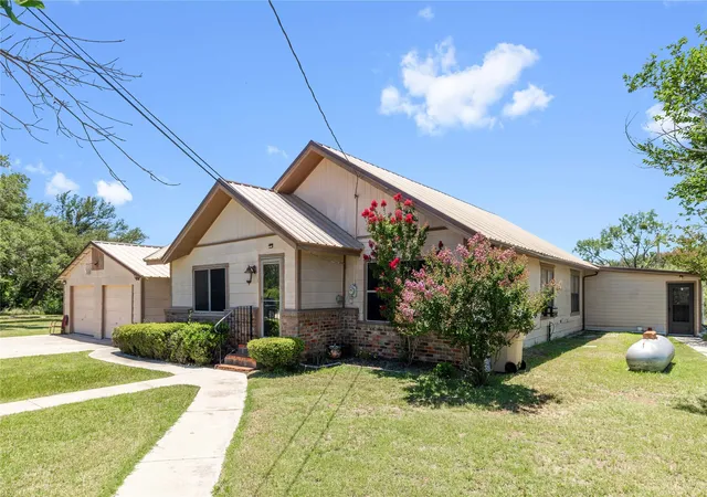 Photo 1 of Single family home for sale at 3800 County Road 112, Brownwood, TX 76801 | MLS# 21307401 | Listing updated on 2026-09-04