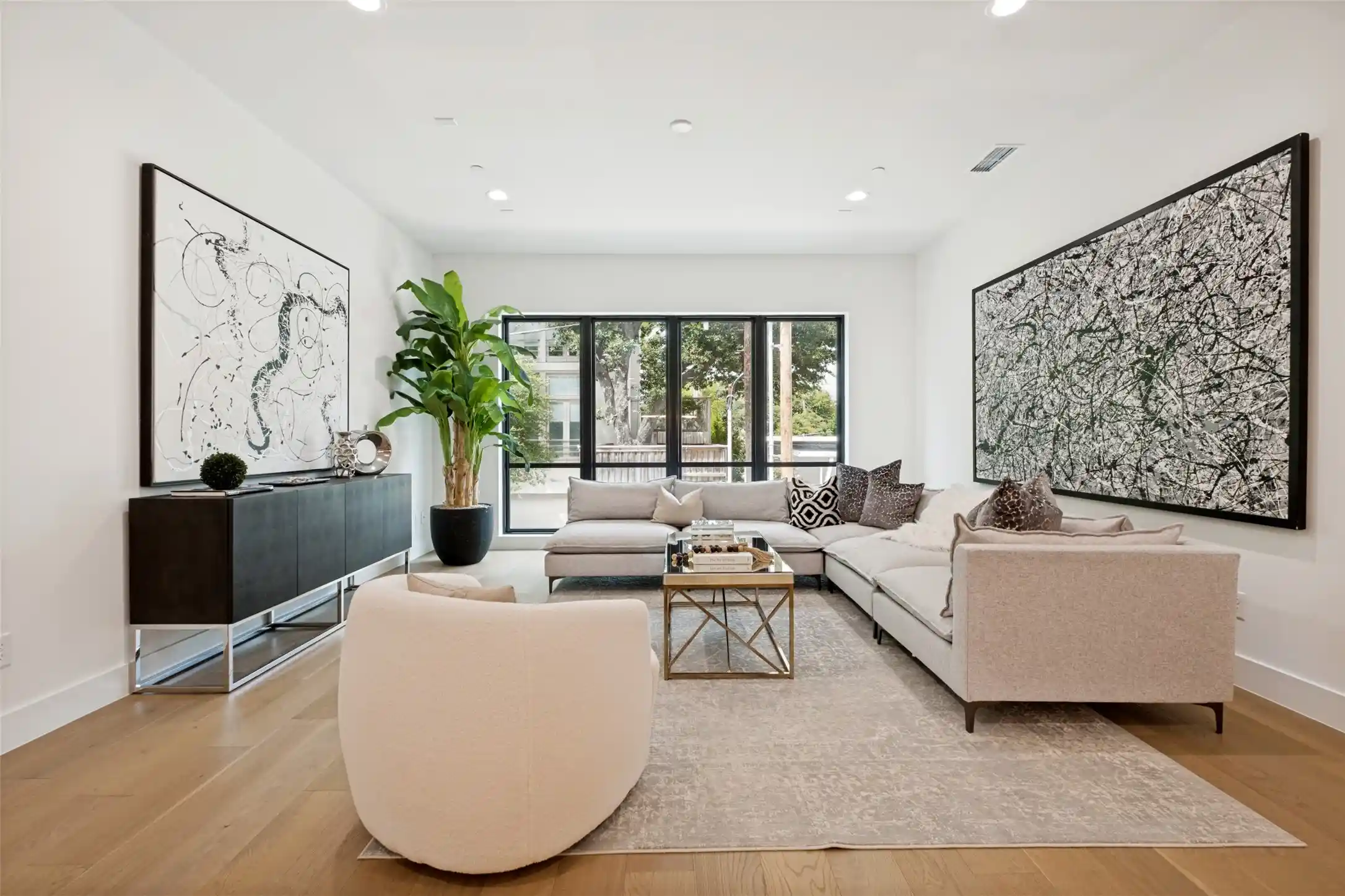 Photo 1 of Condo for sale at 3601 Routh St #1C, Dallas, TX 75219 | MLS# 21289137 | Listing updated on 2026-10-16