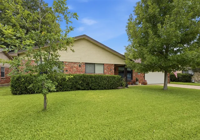 Homes for sale in North Richland Hills, TX | 5421 Susan Lee Ln, North Richland Hills, TX 76180 | MLS# 21306575