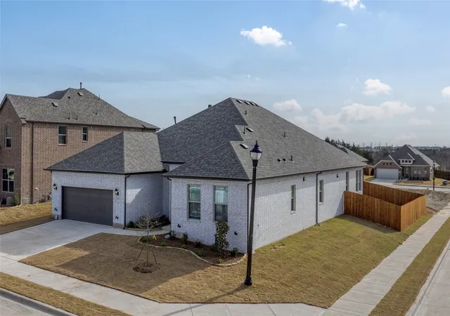 Photo 2 of Sale Pending at 2822 Dolomite Dr, Sherman, TX 75092 | MLS# 21307599 | Listing updated on 2026-08-22