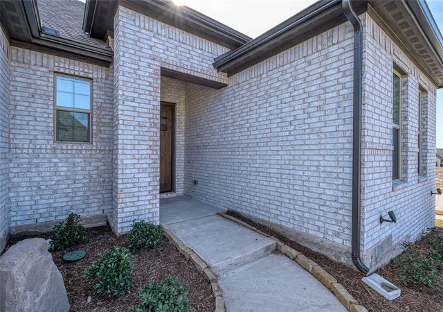 Photo 3 of Sale Pending at 2822 Dolomite Dr, Sherman, TX 75092 | MLS# 21307599 | Listing updated on 2026-08-22