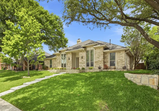 Homes for sale in Richardson, TX | 236 Canyon Valley Dr, Richardson, TX 75080 | MLS# 21305025