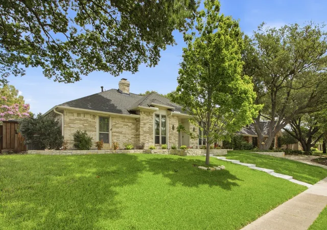 Homes for sale in Richardson, TX | 236 Canyon Valley Dr, Richardson, TX 75080 | MLS# 21305025