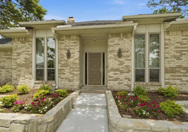Homes for sale in Richardson, TX | 236 Canyon Valley Dr, Richardson, TX 75080 | MLS# 21305025