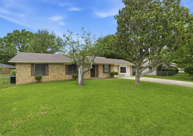 Photo 2 of Single family home for sale at 108 Loraine St, Pottsboro, TX 75076 | MLS# 21307536 | Listing updated on 2026-09-23