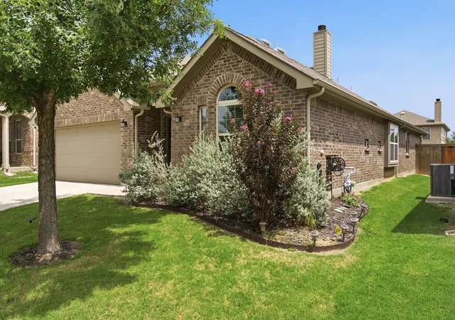 Photo 2 of Sale Pending at 545 Salida Rd, Haslet, TX 76052 | MLS# 21305054 | Listing updated on 2026-08-27