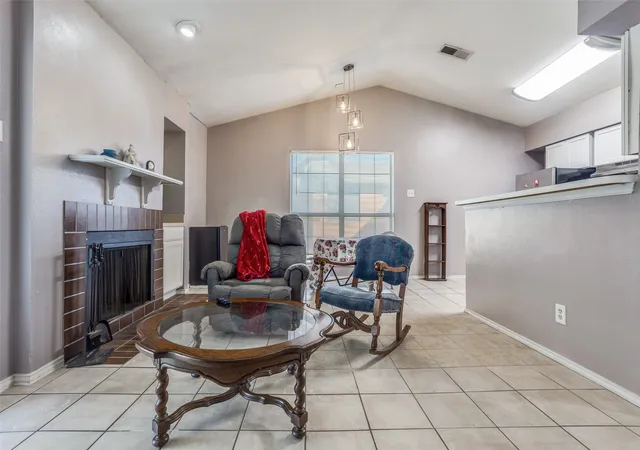 Listing Photo 4 - Condo for sale in building located at 5913 Lake Hubbard Pkwy, Garland, TX 75043 - Unit #221