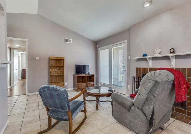 Listing Photo 5 - Condo for sale in building located at 5913 Lake Hubbard Pkwy, Garland, TX 75043 - Unit #221