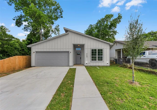Photo 2 of Sale Pending at 5120 Elgin St, Fort Worth, TX 76105 | MLS# 21307698 | Listing updated on 2026-08-31
