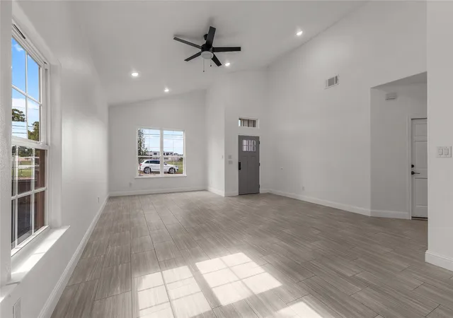 Photo 3 of Sale Pending at 5120 Elgin St, Fort Worth, TX 76105 | MLS# 21307698 | Listing updated on 2026-08-31
