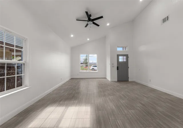 Photo 3 of Sale Pending at 5120 Elgin St, Fort Worth, TX 76105 | MLS# 21307698 | Listing updated on 2026-08-31