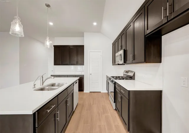 Photo 2 of Single family home for sale at 160 Hudson Ln, Justin, TX 76247 | MLS# 21298921 | Listing updated on 2026-10-08