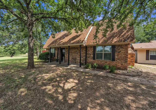 2nd image of 1016 County Road 314, Cleburne, TX 76031 | MLS# 21302831
