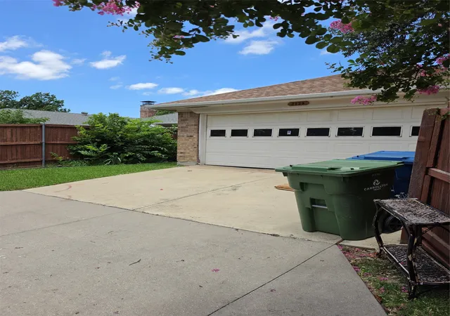 Photo 4 of Single family home for sale at 2128 El Dorado Way St, Carrollton, TX 75006 | MLS# 21305828 | Listing updated on 2026-08-22