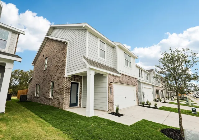 Homes for sale in Cedar Hill, TX | 924 Penrose Dr, Cedar Hill, TX 75104 | MLS# 21307785
