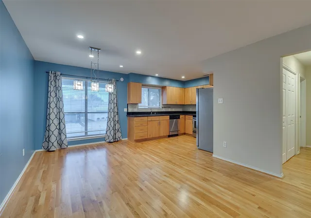 Listing Photo 5 - Condo for sale in building located at 4616 W Lovers Ln, Dallas, TX 75209 - Unit #205