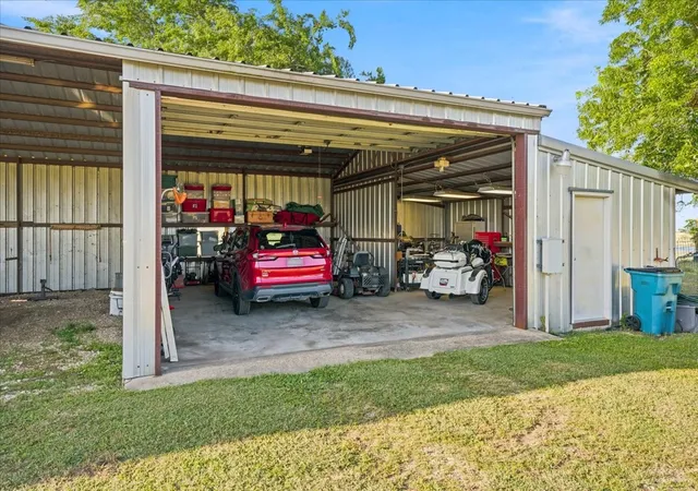 Photo 4 of House for sale at 2951 Fm 936, Hubbard, TX 76648 | MLS# 21307241 | Listing updated on 2026-08-22
