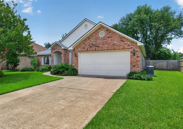 3rd image of 405 Hancock Dr, Bossier City, LA 71112 | MLS# 21307824