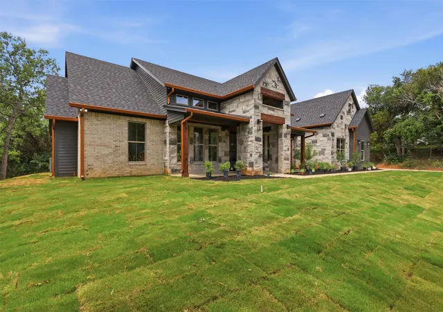 Photo 2 of Single family home for sale at 273 Martin Dr, Granbury, TX 76049 | MLS# 21306791 | Listing updated on 2026-09-16