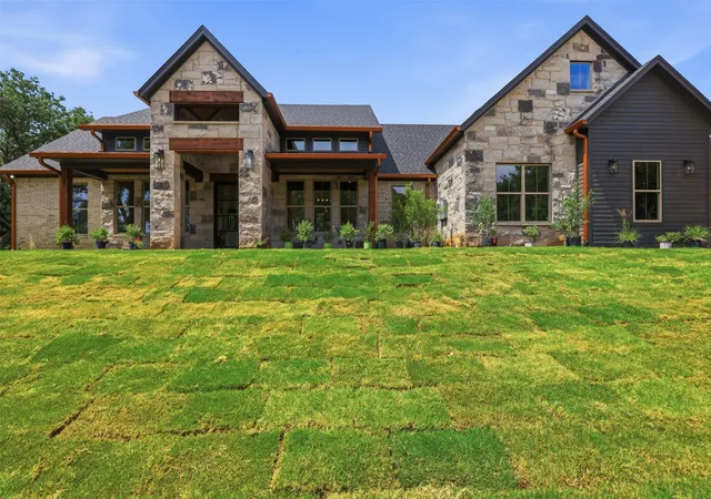 Photo 3 of Single family home for sale at 273 Martin Dr, Granbury, TX 76049 | MLS# 21306791 | Listing updated on 2026-09-16